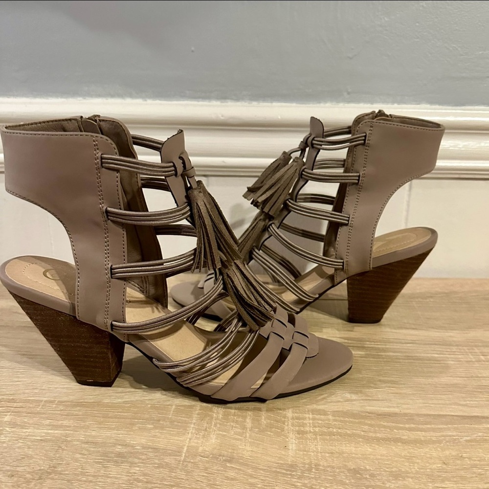 NEW Comfort EST. 1946 Gladiator Caged Sandal Women's Sz 10  Taupe Gray Side Zip